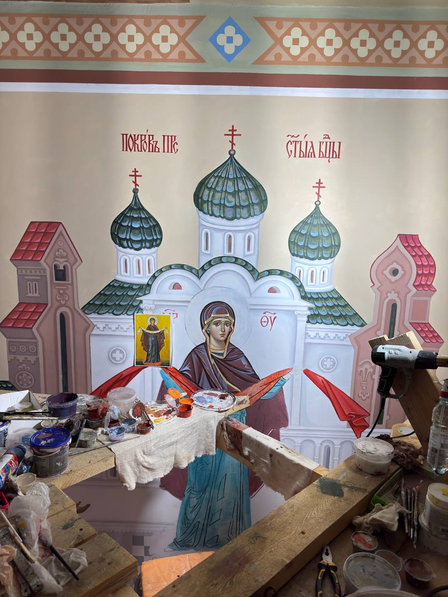 Палитра иконописца за работой